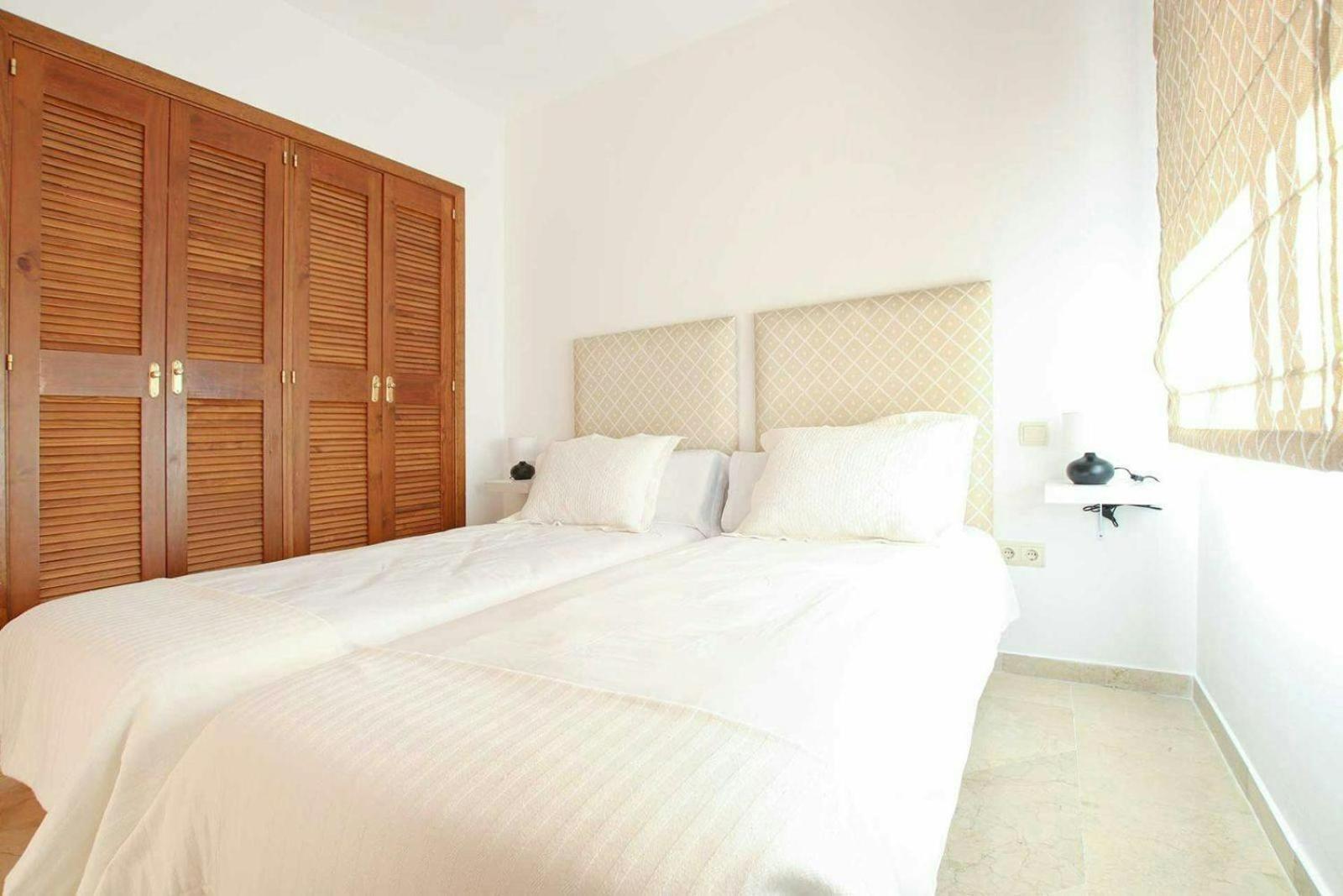 Piso 4 Hab. - Elviria Playa Apartment Marbella Exterior foto