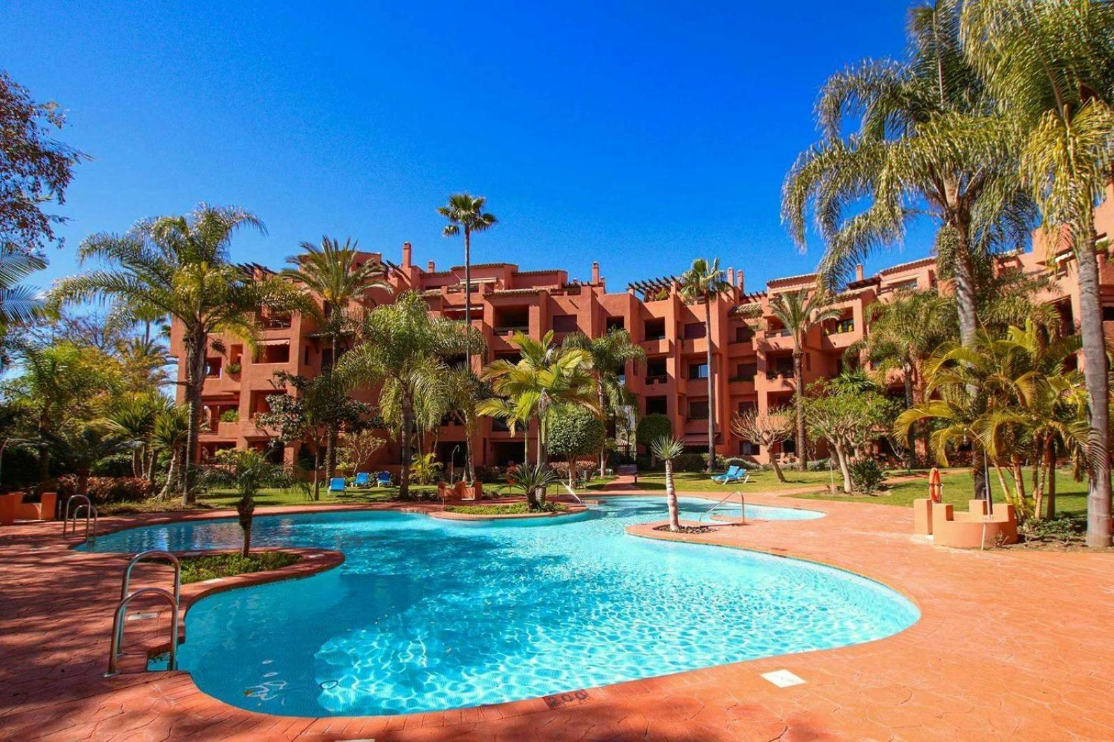 Piso 4 Hab. - Elviria Playa Apartment Marbella Exterior foto